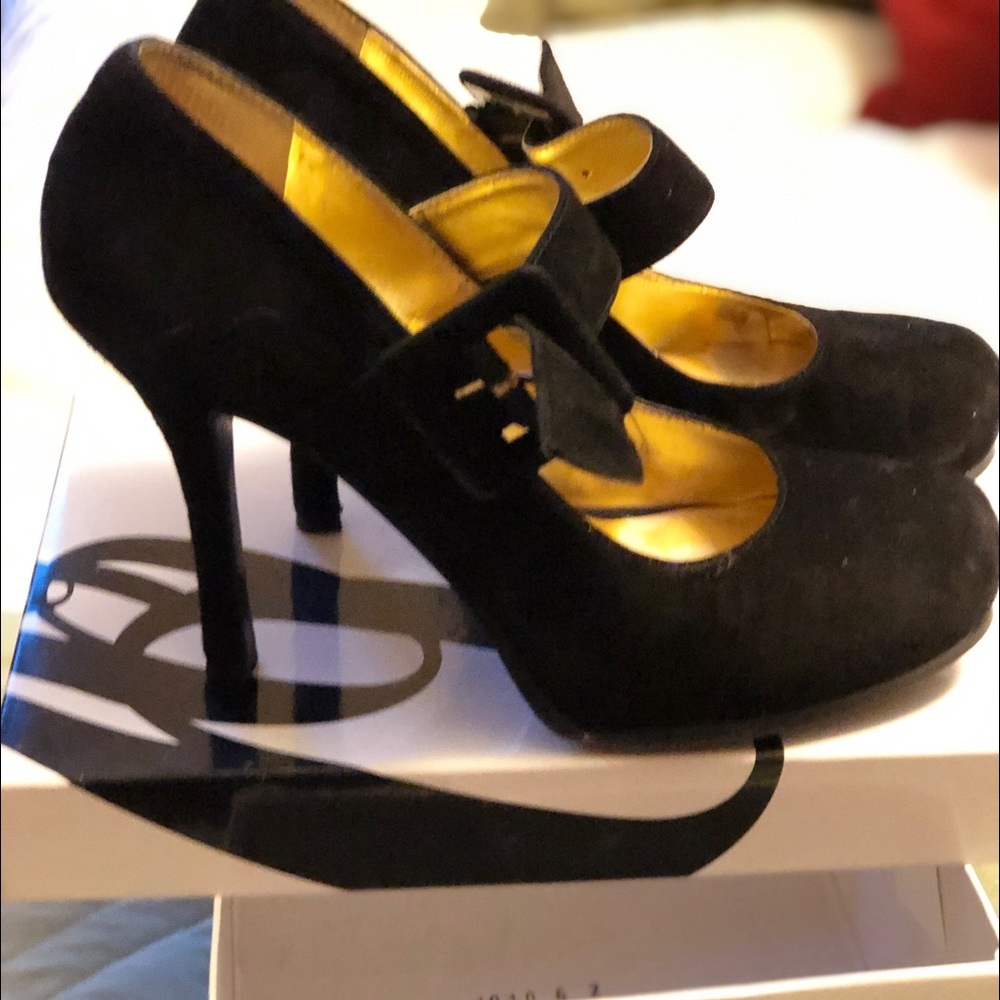 Nine West Black Mary Jane Heels- make me an offer!
